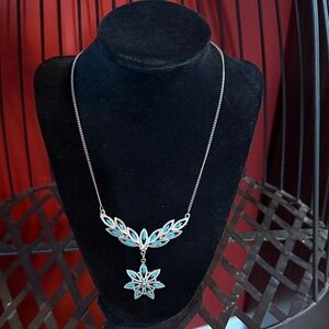 Elegant Silver and Blue Necklace🤠🎁